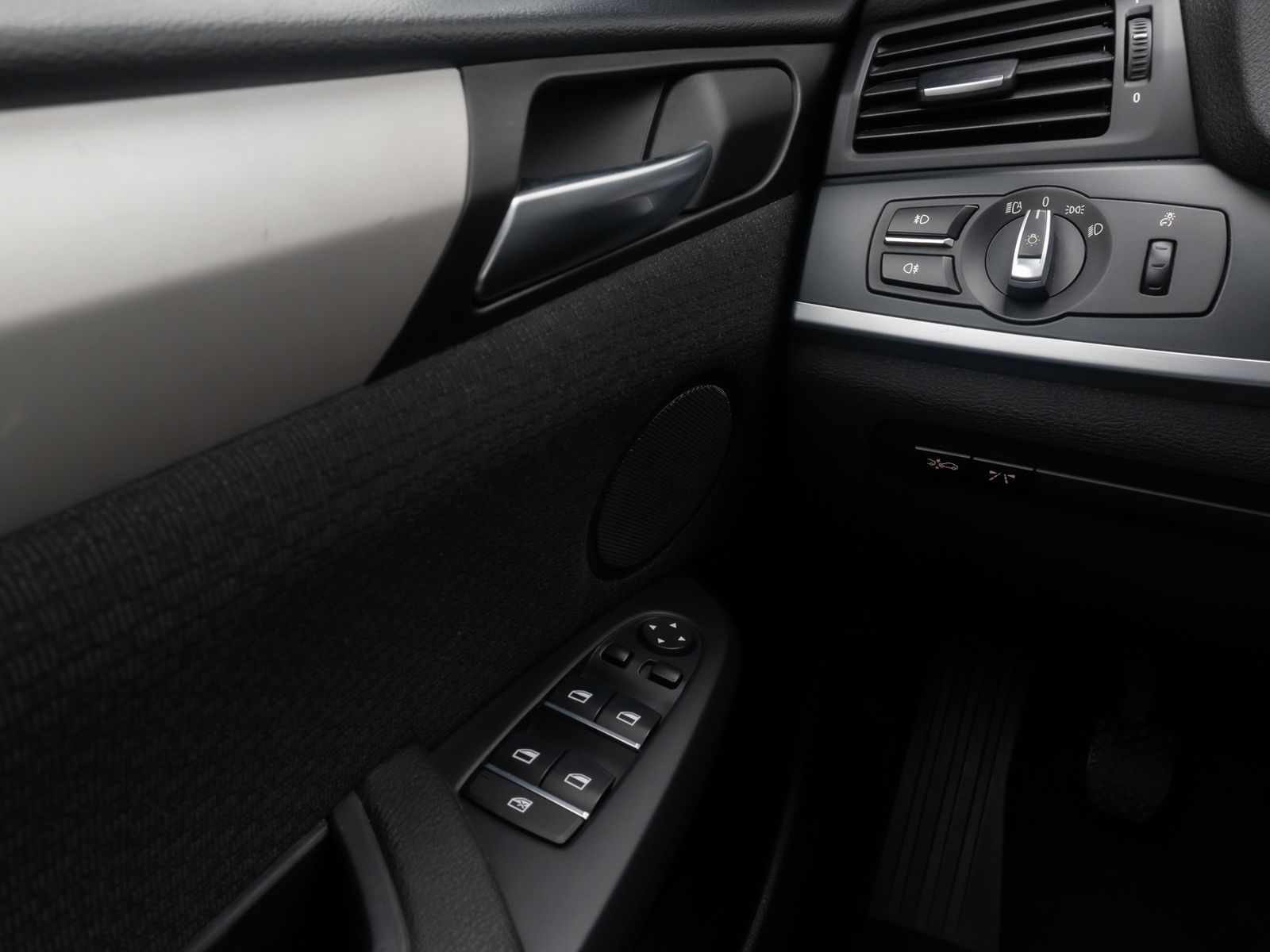 Fahrzeugabbildung BMW X3 sD18d HUD Bi-Xenon FernlichAss NavviBisiness