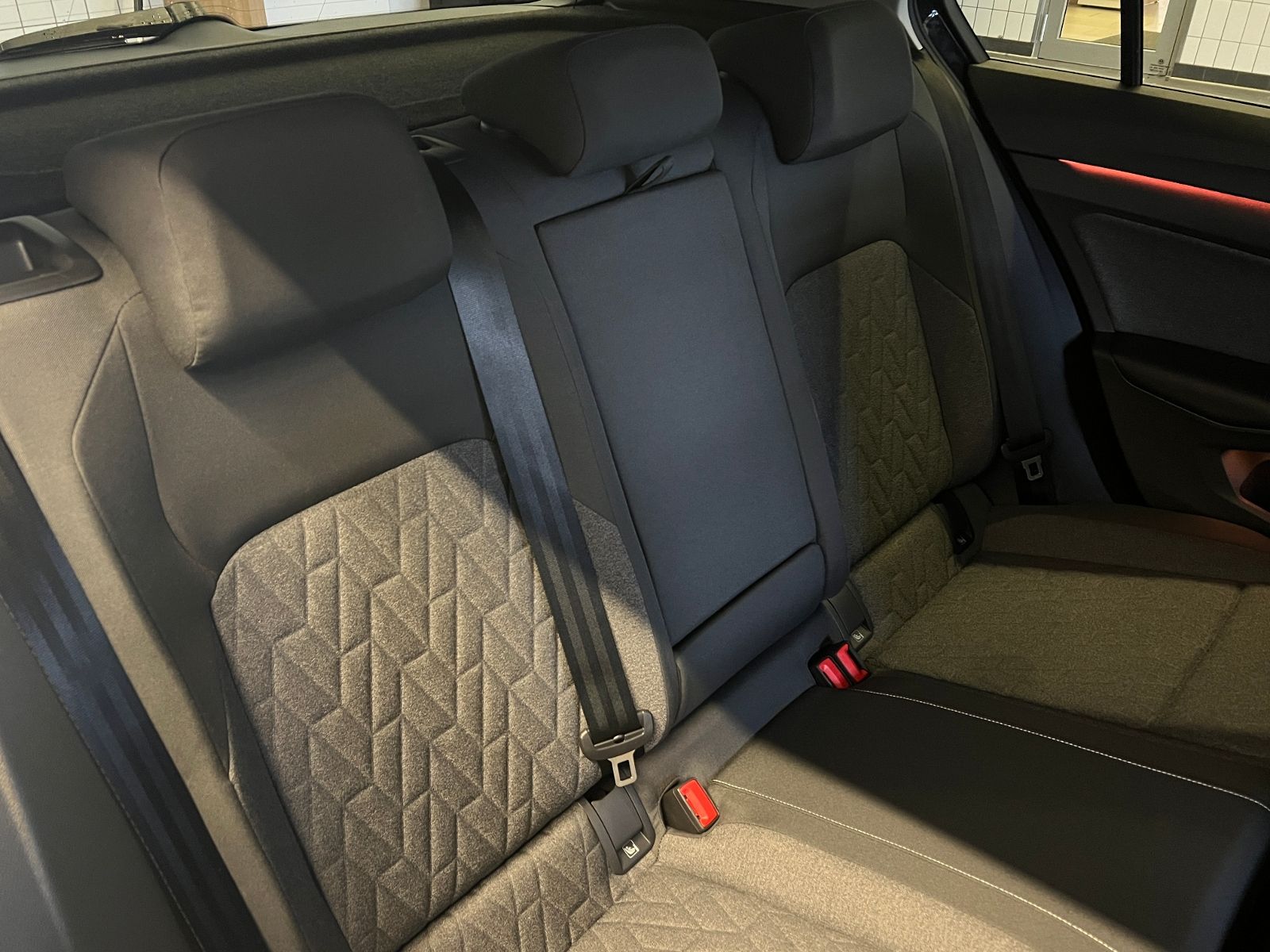Fahrzeugabbildung Volkswagen Golf VIII MOVE 1.5 eTSI DSG *AHK, LED, App-Connn