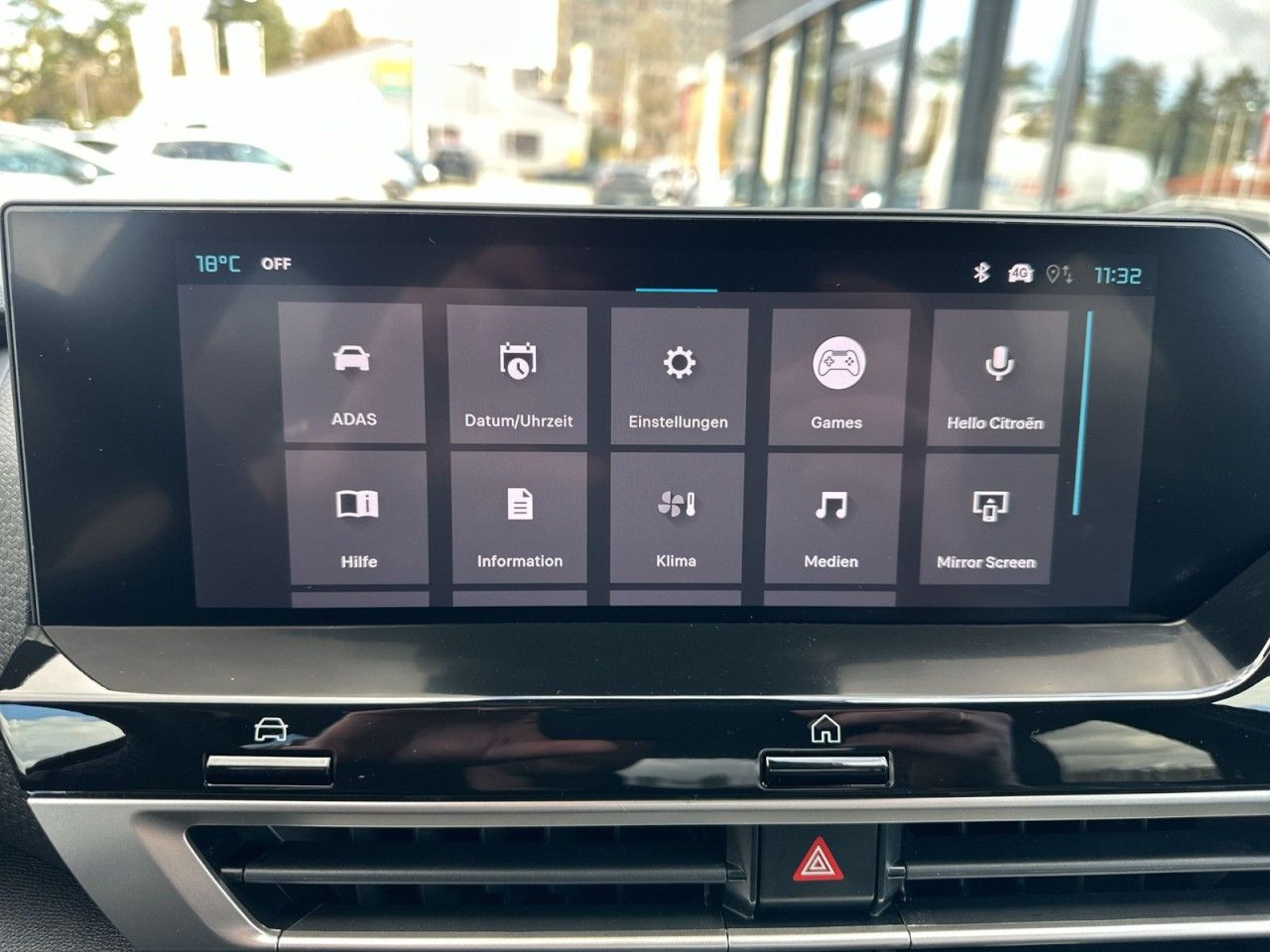 Fahrzeugabbildung Citroën C4 X Hybrid 145 DSG 6-Gang MAX - mit KI generiert/bearbeitet
