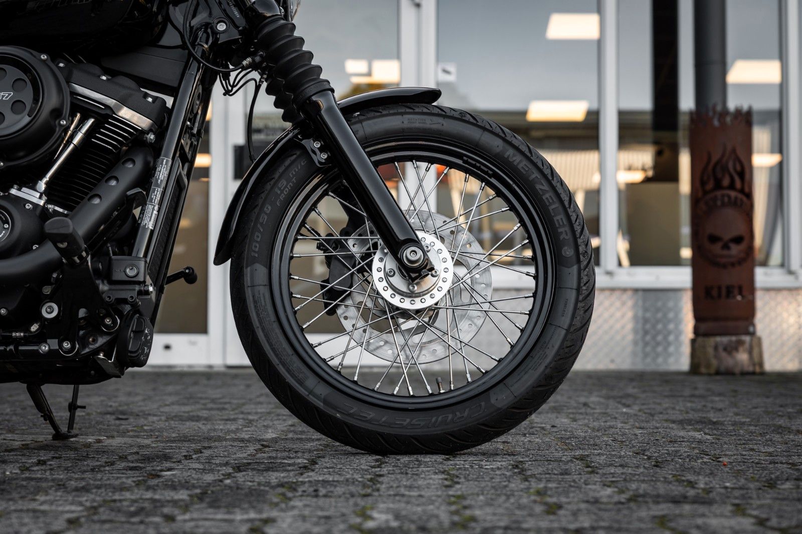 Fahrzeugabbildung Harley-Davidson FXBB STREET BOB Softail  - JEKILL&HYDE