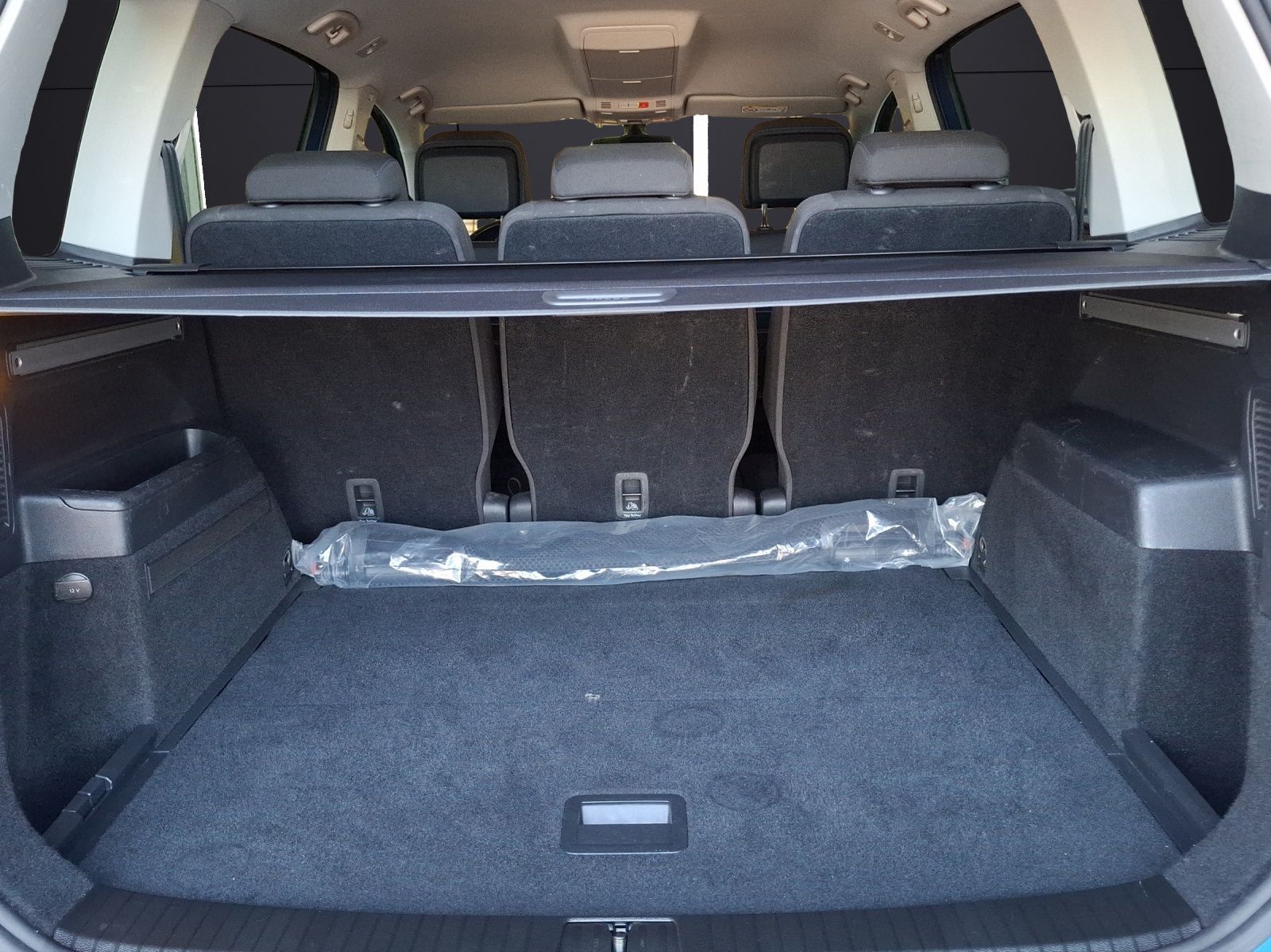 Fahrzeugabbildung Volkswagen Touran TSI United DSG LED Navi ACC SHZ APP PDC