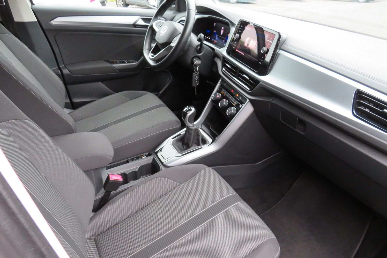 Fahrzeugabbildung Volkswagen T-Roc Life AHK ACC SITZH GJ NAVI APP 1.HD