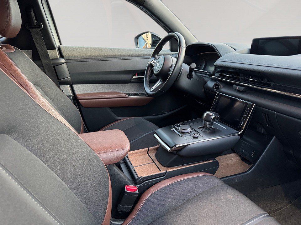 Fahrzeugabbildung Mazda MX-30 35,5 kWh e-SKYACTIV 145 PS Mazda MX-30 35,