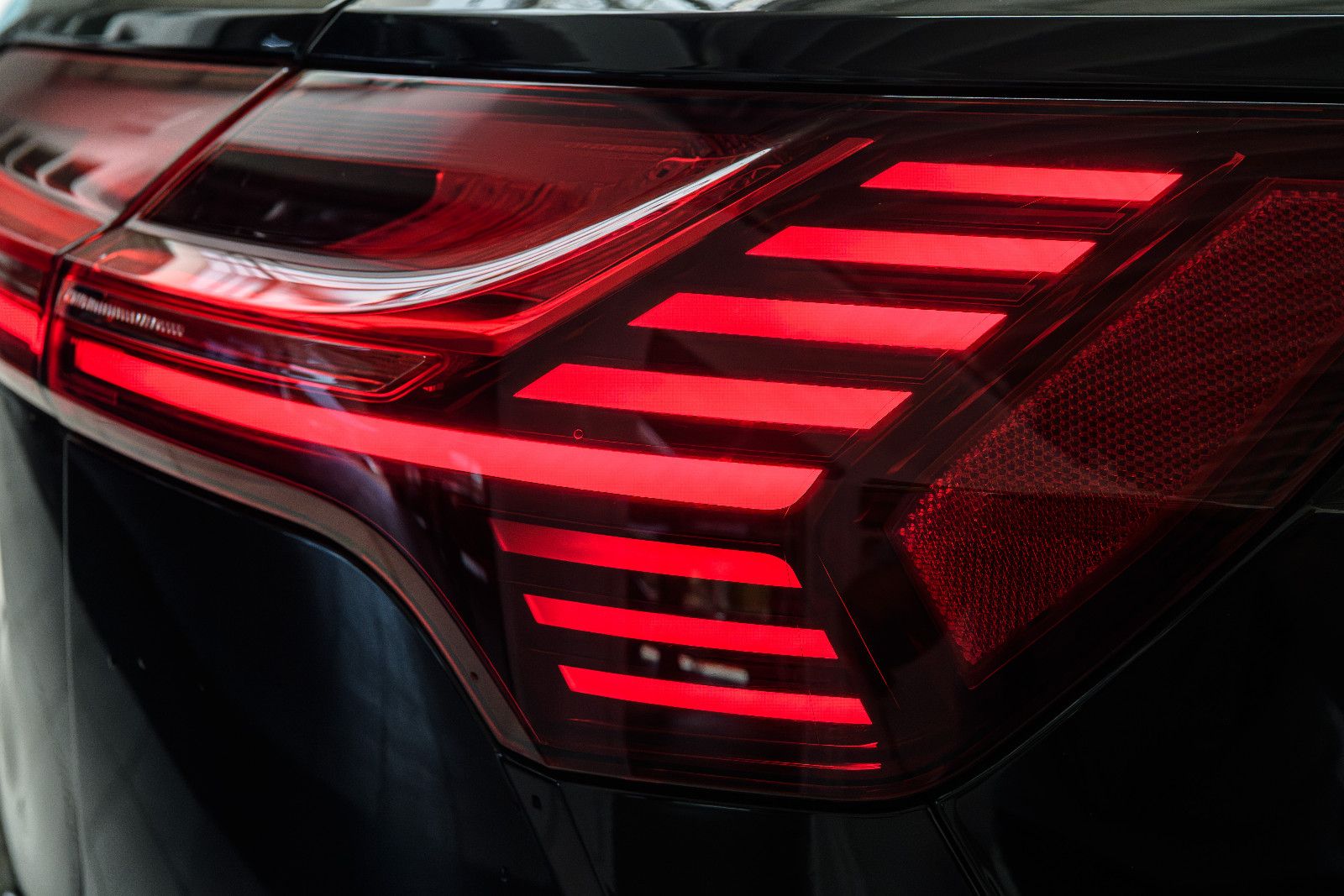 Fahrzeugabbildung Audi e-tron 50 quattro S line NAVI/SZH/LED/RFK