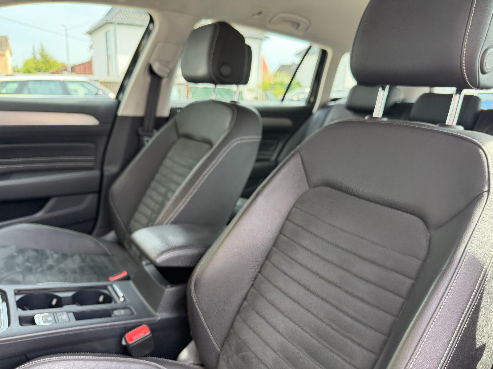 Fahrzeugabbildung Volkswagen Passat 2.0 HIGHLINE /KAMERA/MASSAGE/SHZ/LED/NAVI