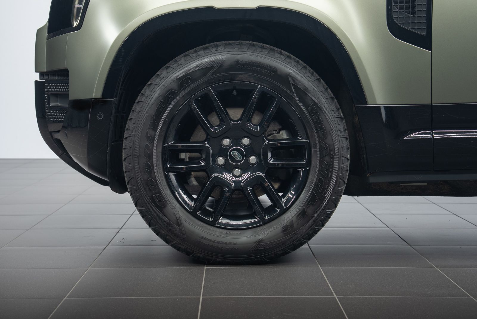 Fahrzeugabbildung Land Rover Defender 110 X-Dynamic SE EXPLORER/BLACK/PPF