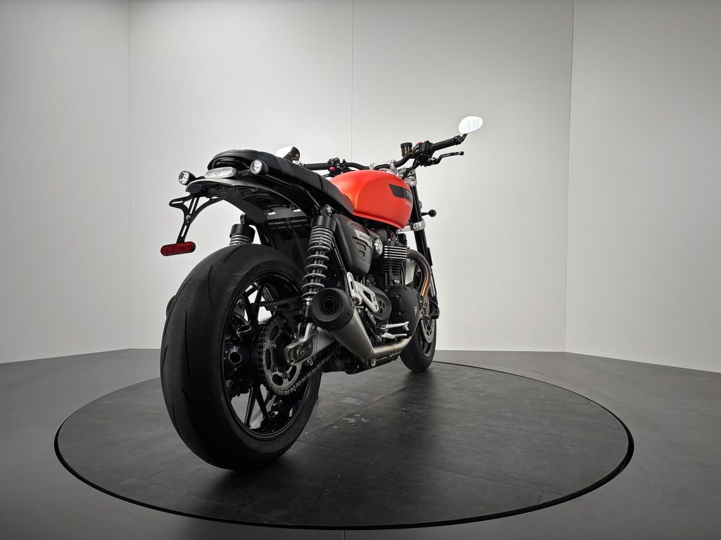 Fahrzeugabbildung Triumph SPEED TWIN 1200 *ZUBEHÖR *1. HAND *BAJA ORANGE