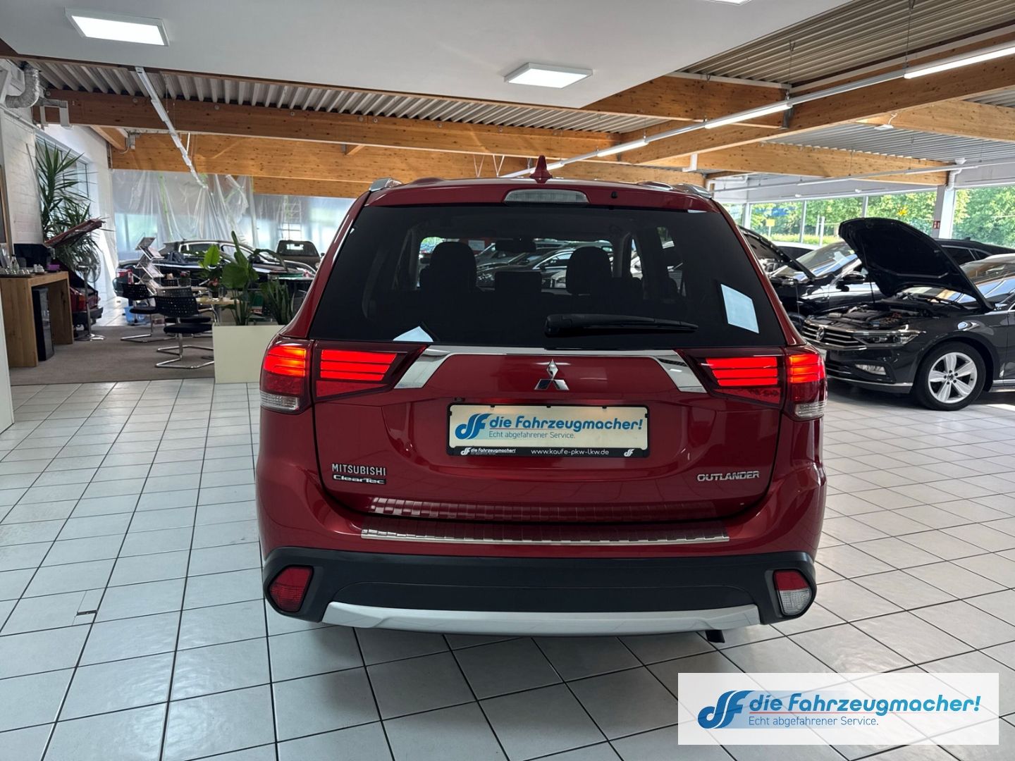 Fahrzeugabbildung Mitsubishi Outlander Edition 100 2WD Apple CarPlay Android