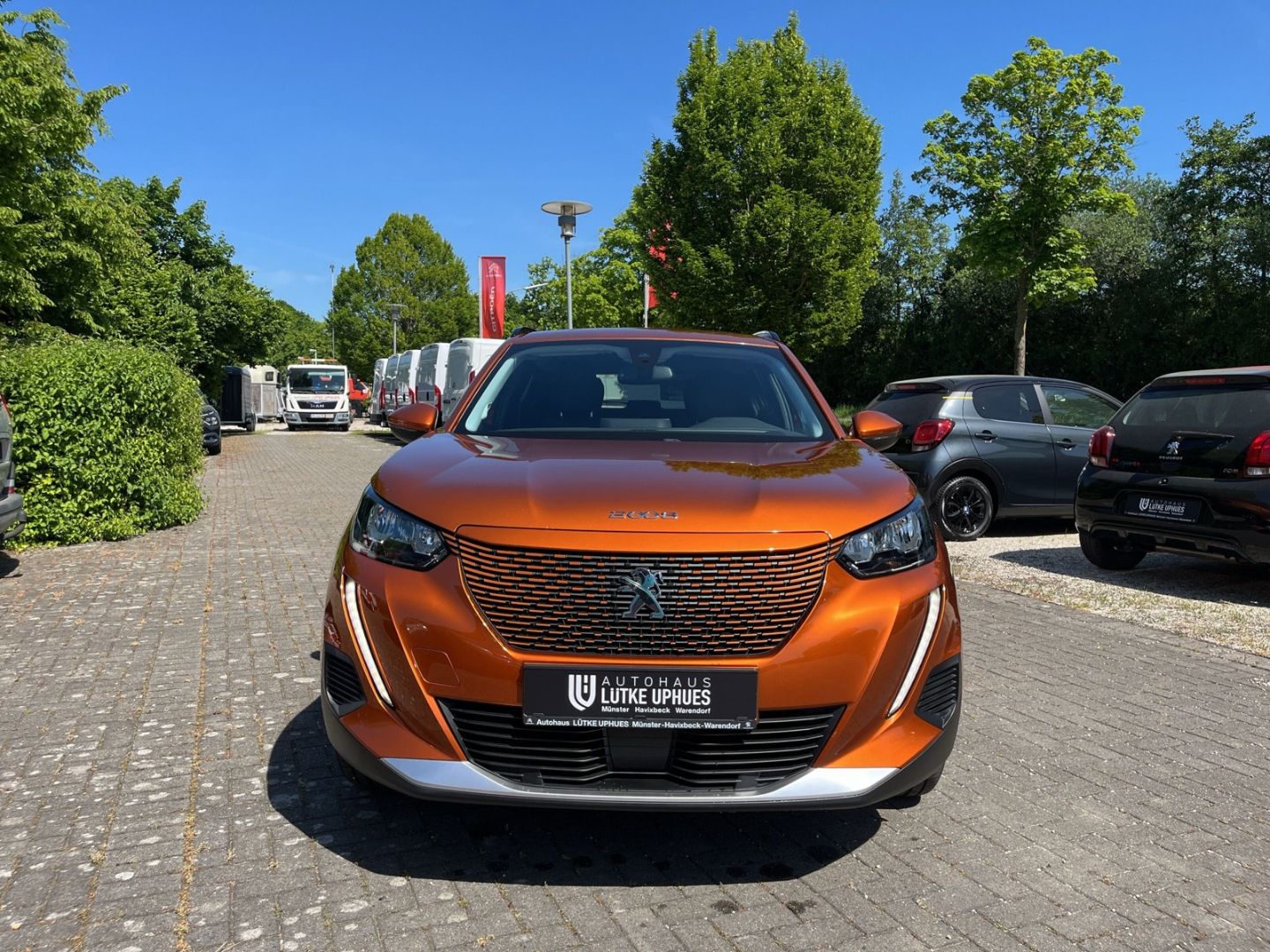 Fahrzeugabbildung Peugeot 2008 Allure Elektro 136 Navi CarPlay Temp.