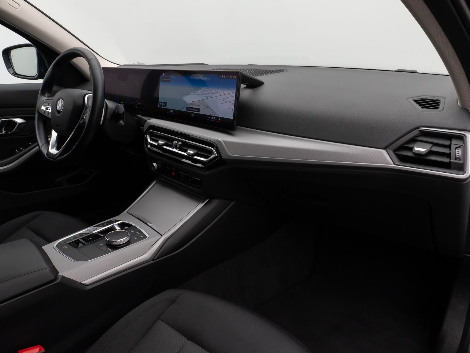 Fahrzeugabbildung BMW 330i xD DAB HUD CockPitPro PDCFernlichtassist