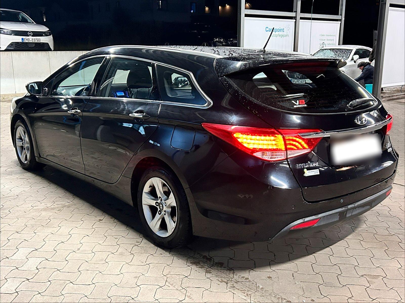 Hyundai i40 2014 — interior