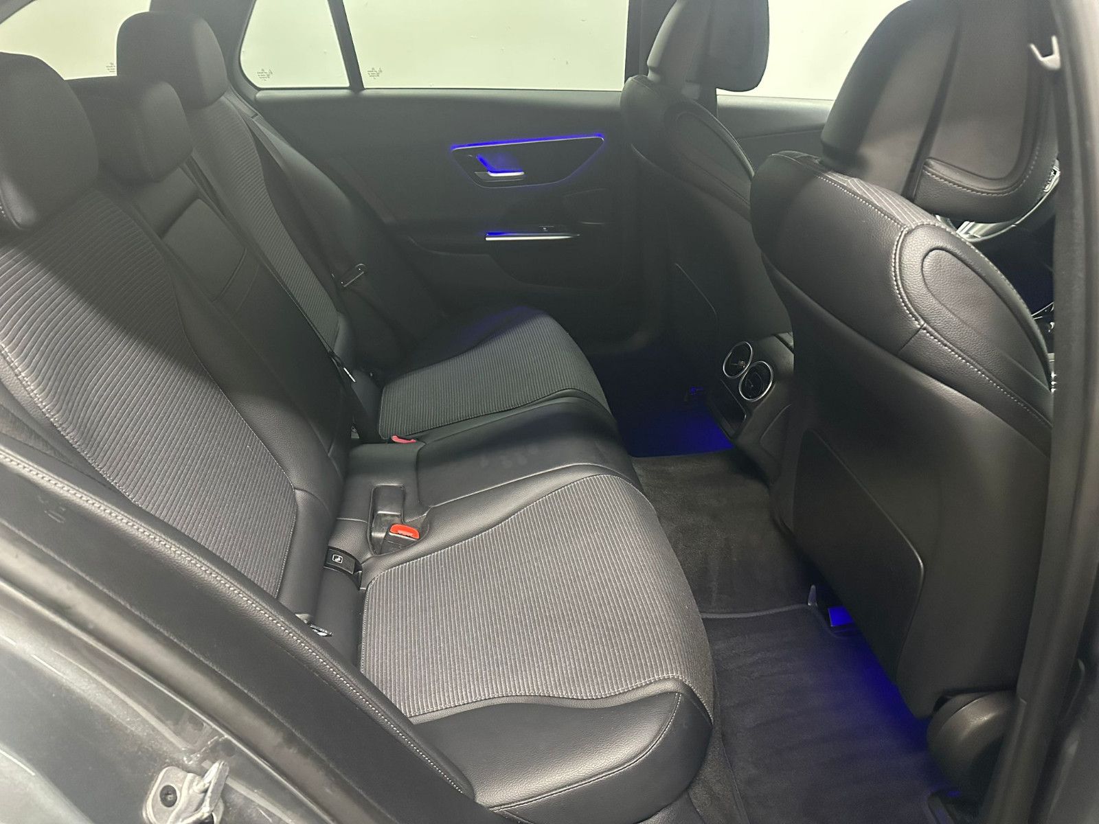Fahrzeugabbildung Mercedes-Benz C 300 e T Autom.*LED*KAMERA*DISTRO*AMBILIGHT