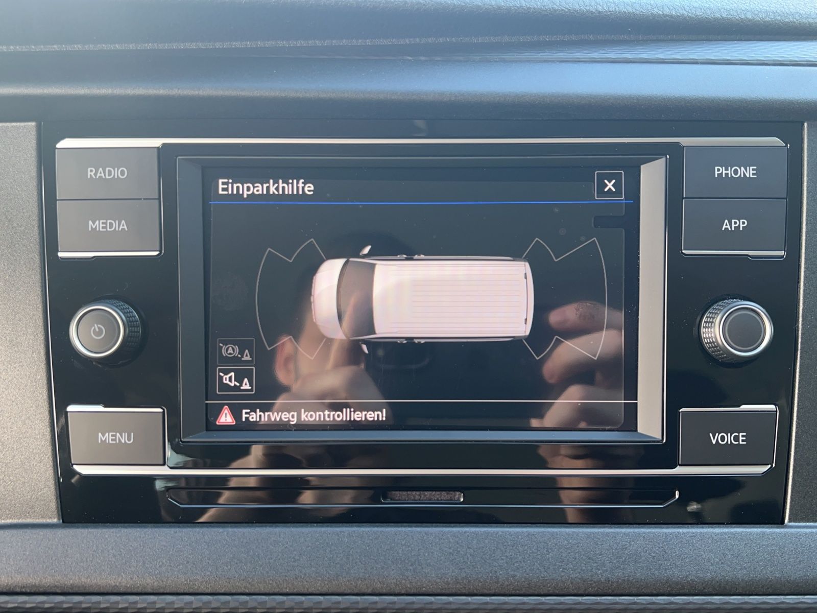 Fahrzeugabbildung Volkswagen T6 Kombi T6.1 TDI 9 Sitzer LR Klima, PDC, AHK Vo