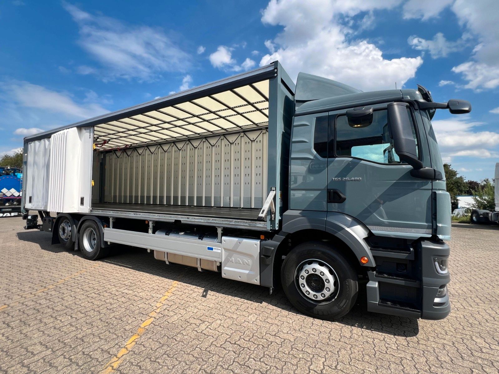 Fahrzeugabbildung MAN 26.480 6x2-4 LL CH