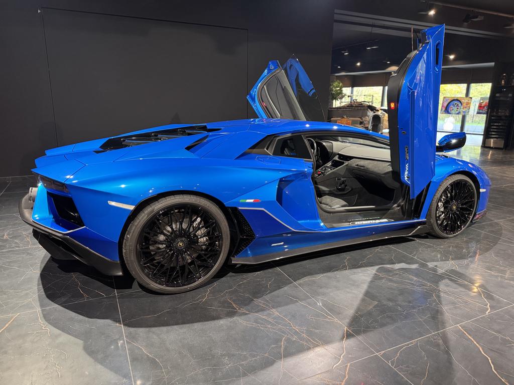 Lamborghini Aventador