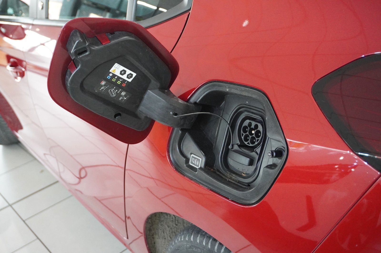 Fahrzeugabbildung Opel Corsa-e F EDITION 3-PHASIG NAVI/KAMERA/SHZ/DAB+