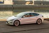 Tesla Model 3 Long Range Dual AWD 19 Zoll - Tesla Gebrauchtwagen in Stuttgart