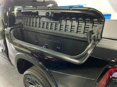 Fahrzeugabbildung Dodge LIMITED NIGHT HUD-BODY LIFT-PRINS-RAMBOX