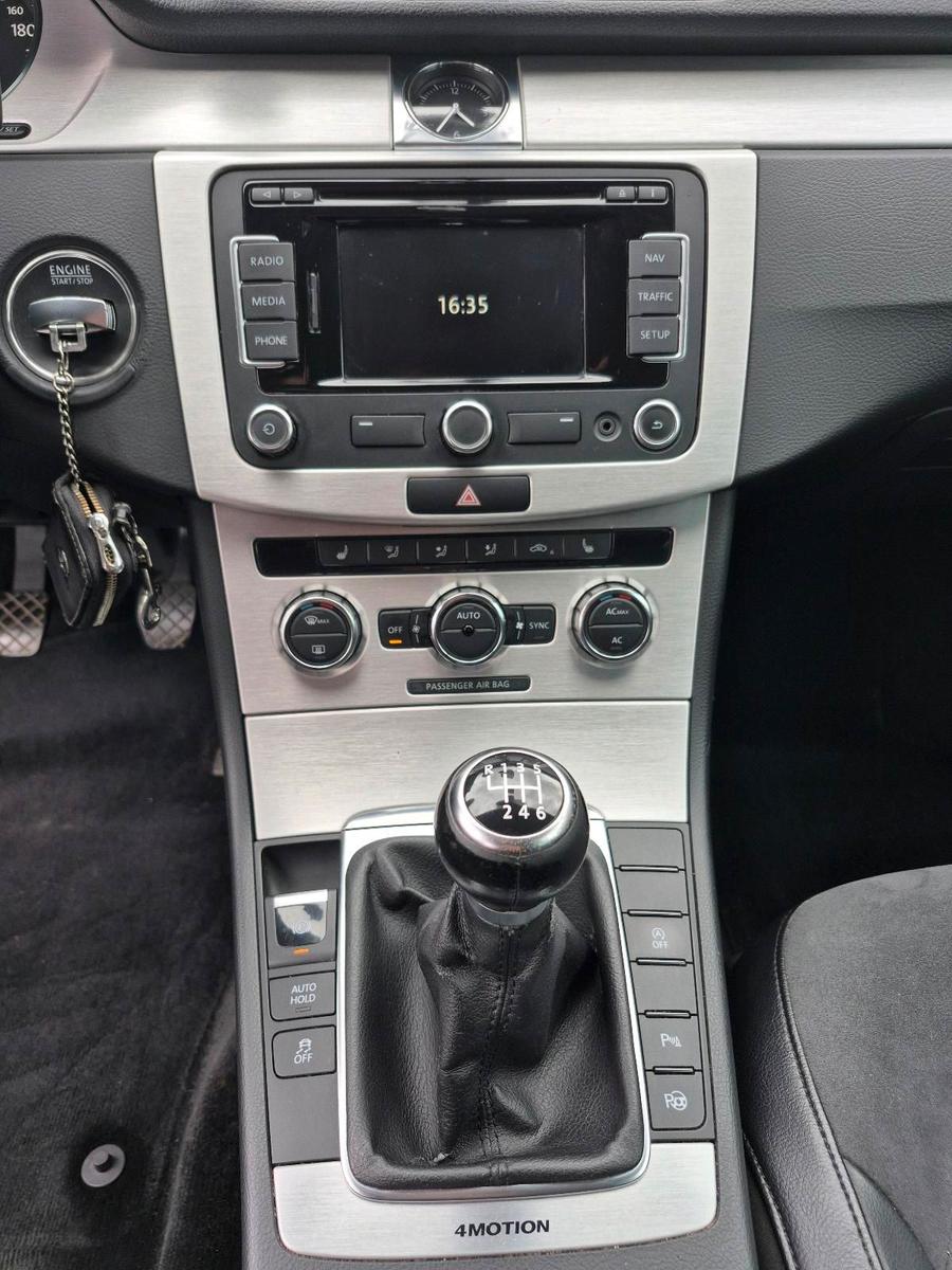 Volkswagen Passat 2012 — photo 12