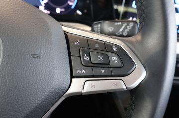 Volkswagen Golf VIII 2.0 TDI Life AID+ACC+LED+CARPLAY