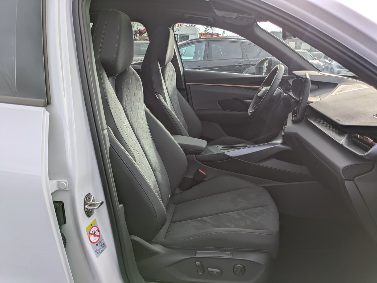 Fahrzeugabbildung CUPRA Terramar 2.0 TSI 4D VZ HUD*MATRIX*PANO*DCC*20"