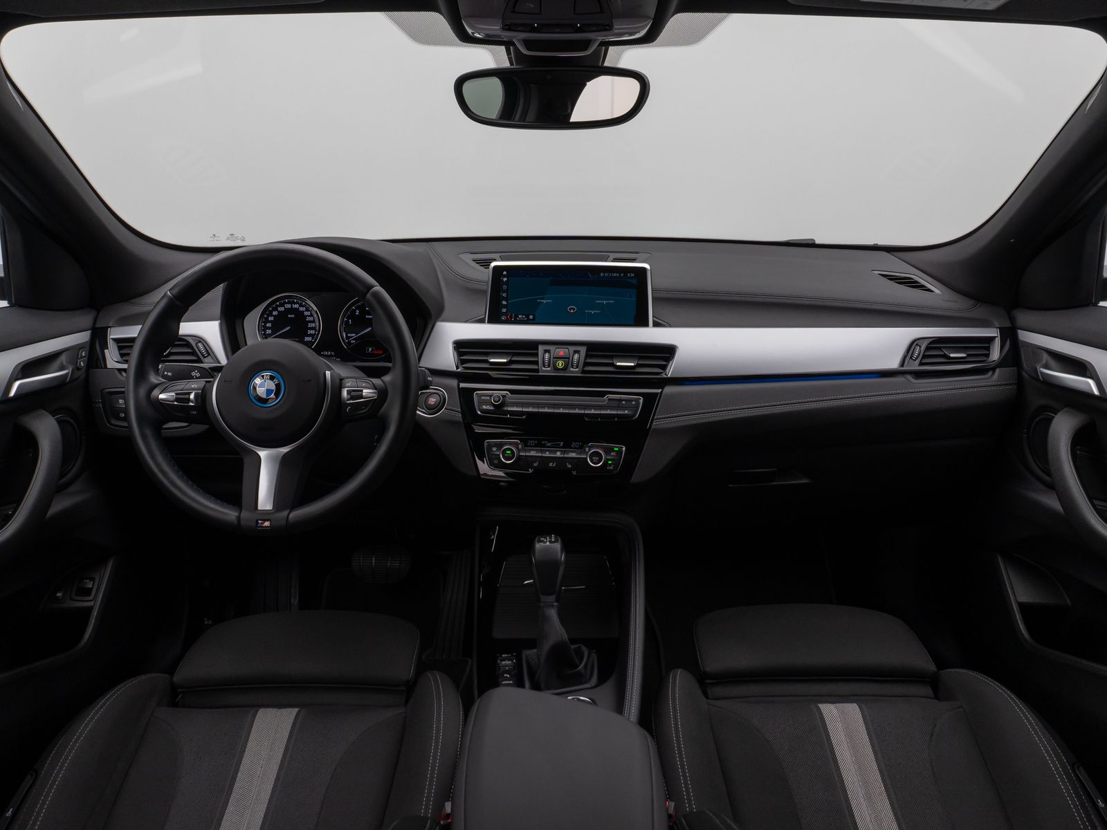 Fahrzeugabbildung BMW X2 xD25e Kamera DAB HiFi Navi Komfort Sport LED