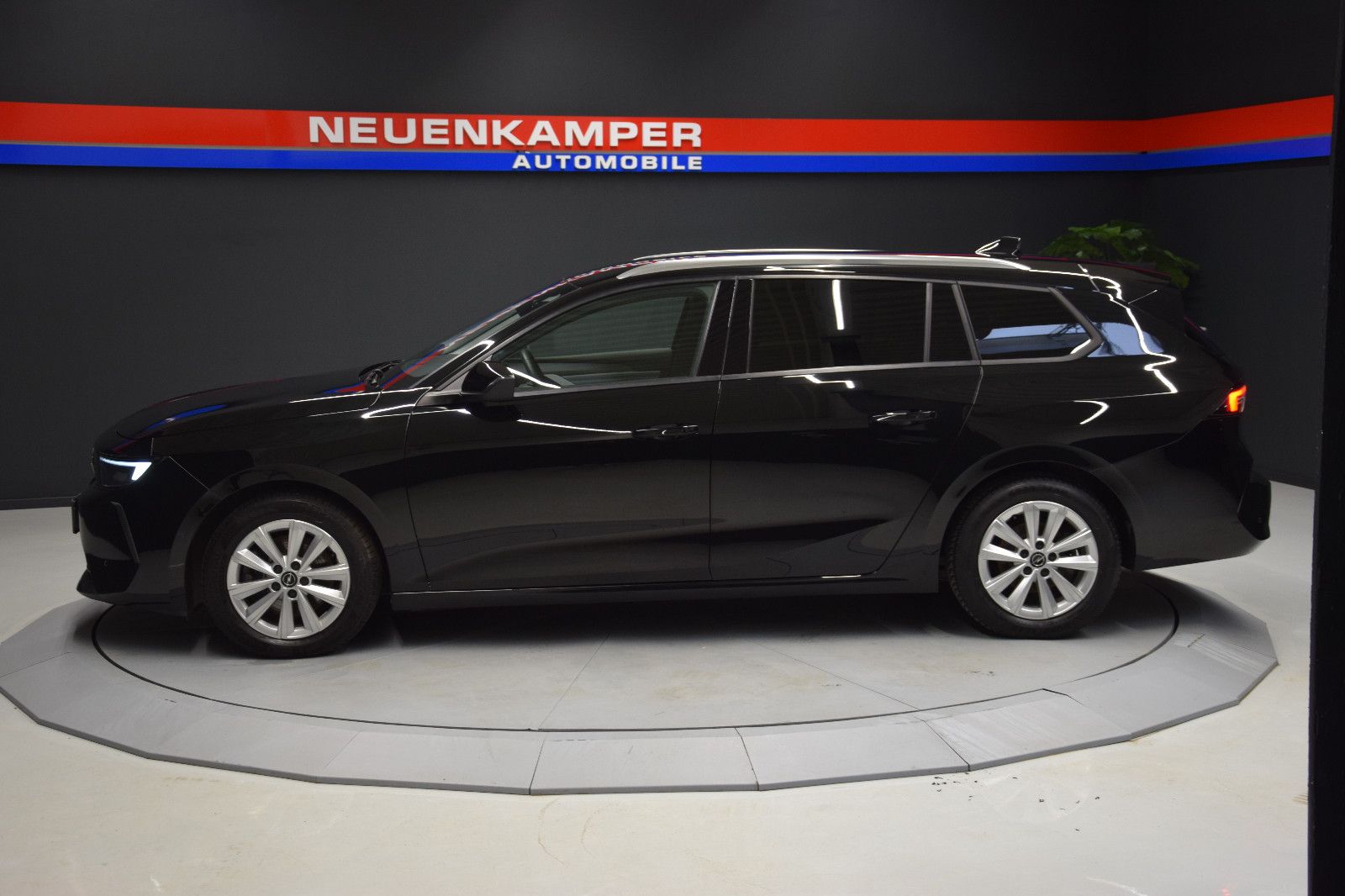 Fahrzeugabbildung Opel Astra L Sports Tourer Elegance Kamera NAV Ambien