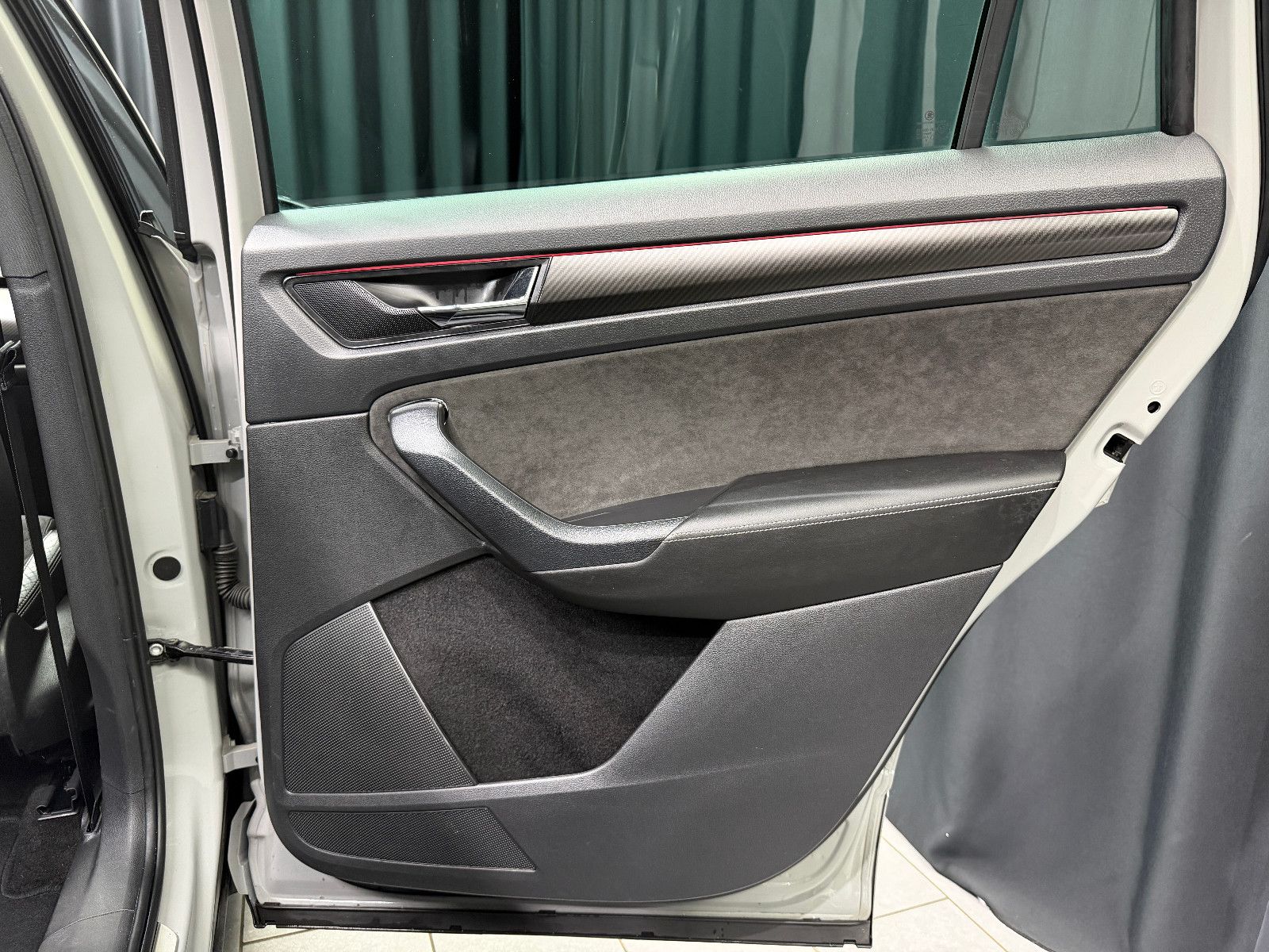 Fahrzeugabbildung SKODA Kodiaq Sportline 4x4 |7-SITZER|AHK|CANTON|NARDO