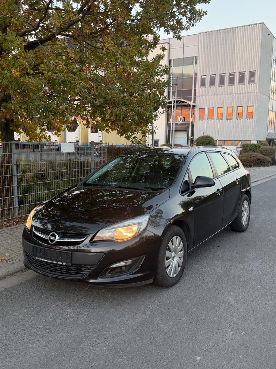 Opel Astra 2014 — interior