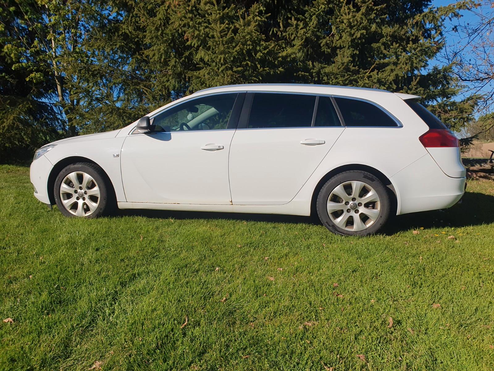 Opel Insignia 2012 — rear view