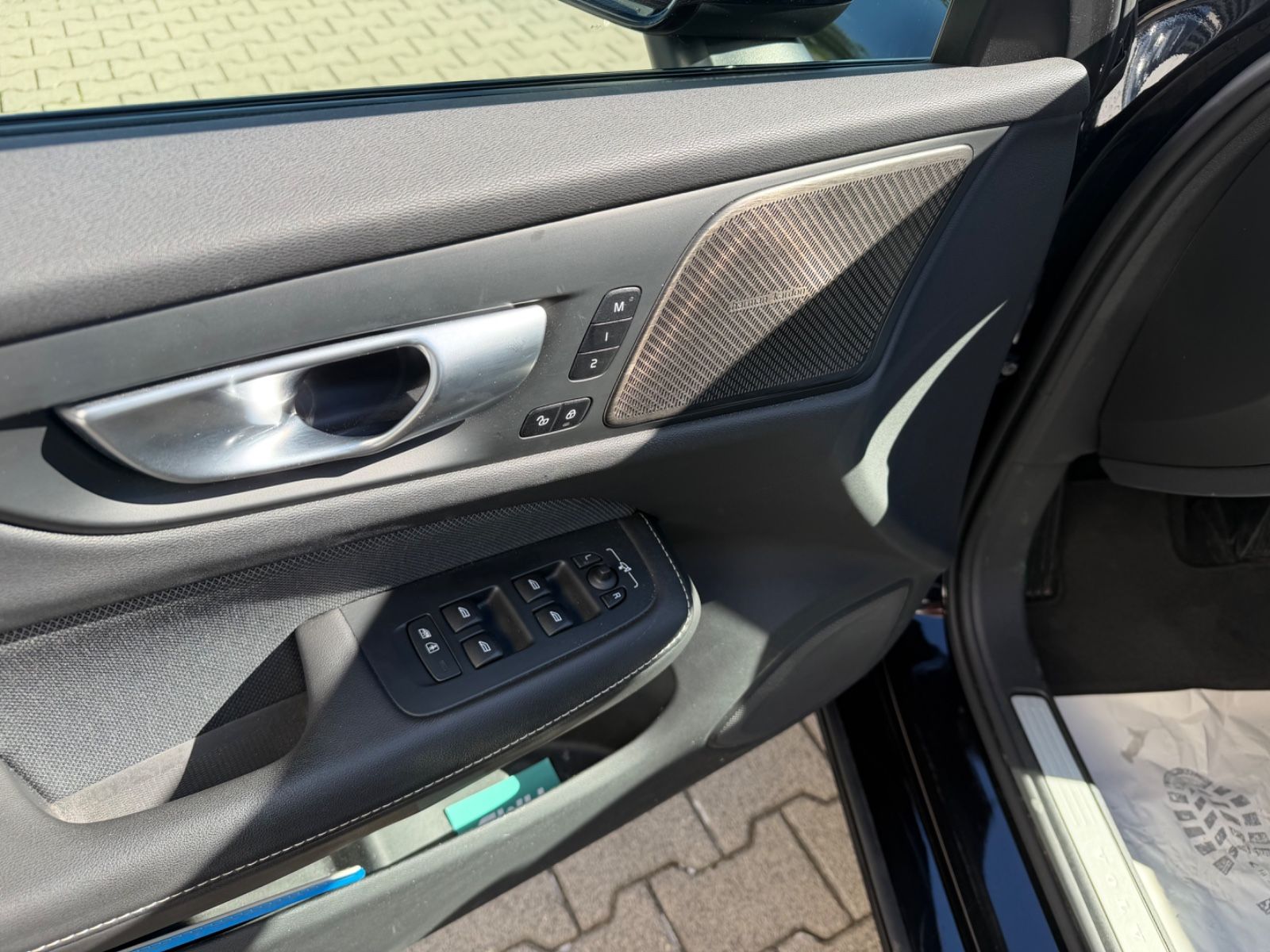 Fahrzeugabbildung Volvo V60 Kombi Plus Dark
