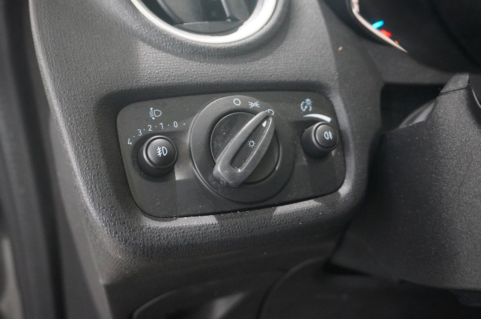 Fahrzeugabbildung Ford Fiesta 1,0 TREND 5-TÜR LED/SHZ/PDC/NEBEL/USB