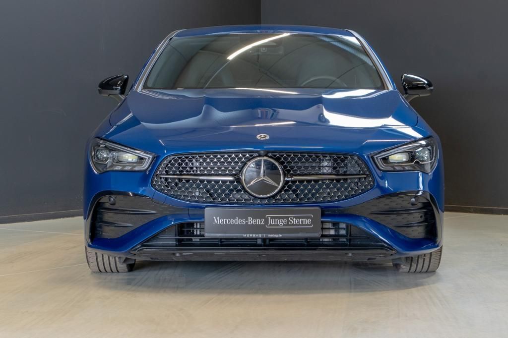 Mercedes-Benz CLA 220 4MATIC Coupé foto 2
