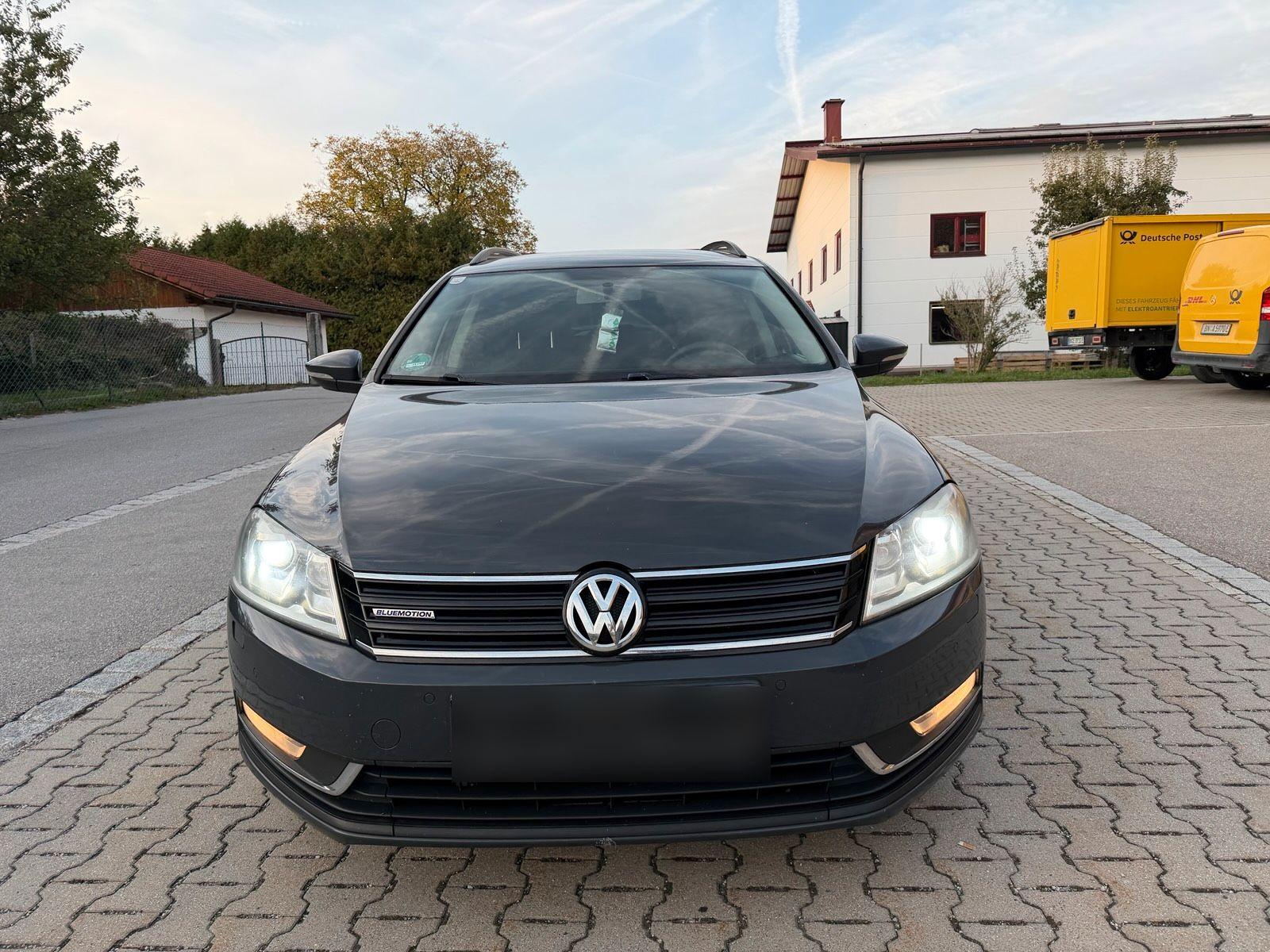 Volkswagen Passat 2012 — вигляд ззаду