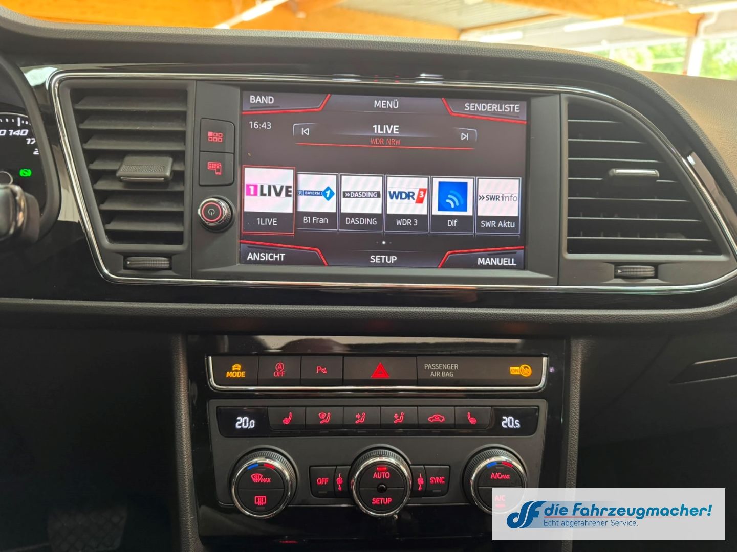 Fahrzeugabbildung SEAT Leon ST FR Panorama Navi Leder LED Sperrdiff. AC