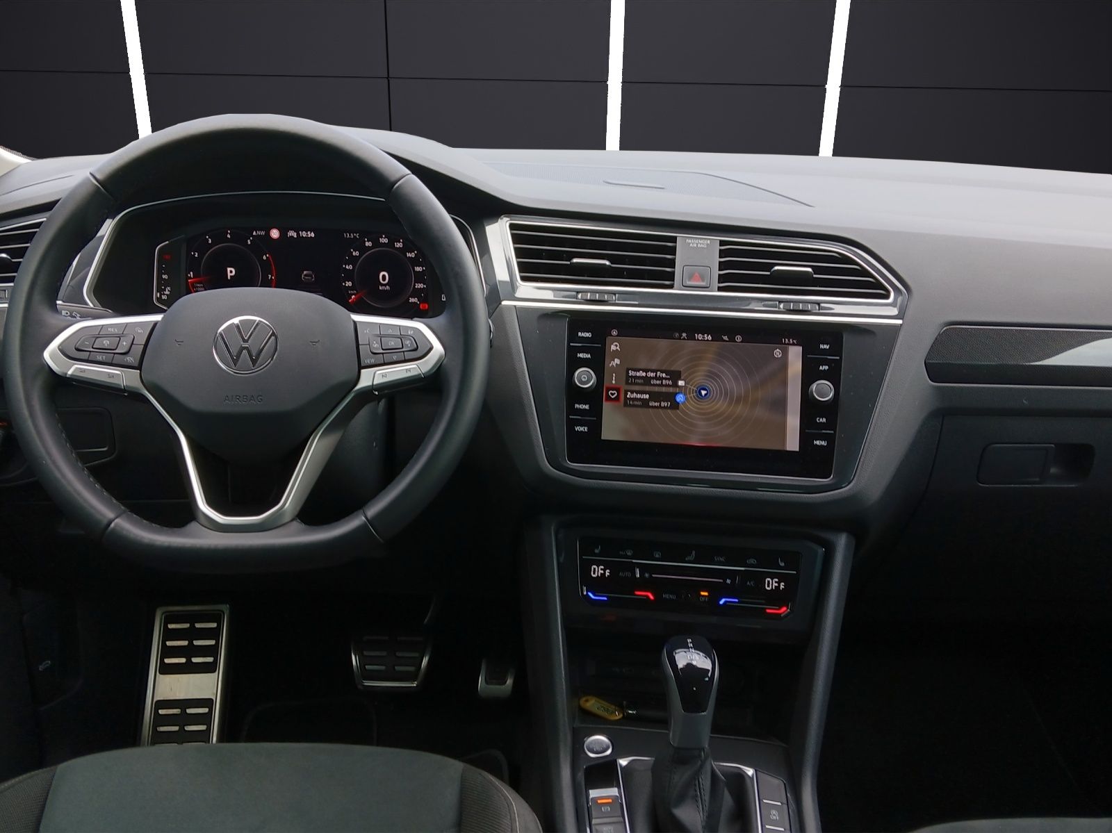 Fahrzeugabbildung Volkswagen Tiguan TSI Elegance DSG Matrix AHK Navi AID ACC