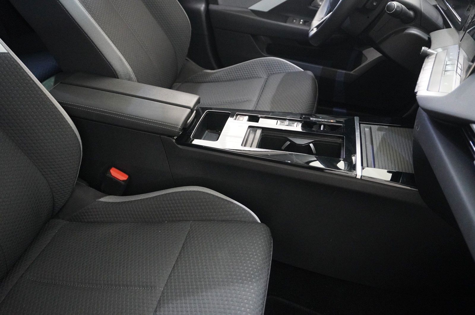 Fahrzeugabbildung Opel Astra L ST 1.5D EDITION NAVI/LED/KAMERA/SHZ/DAB+