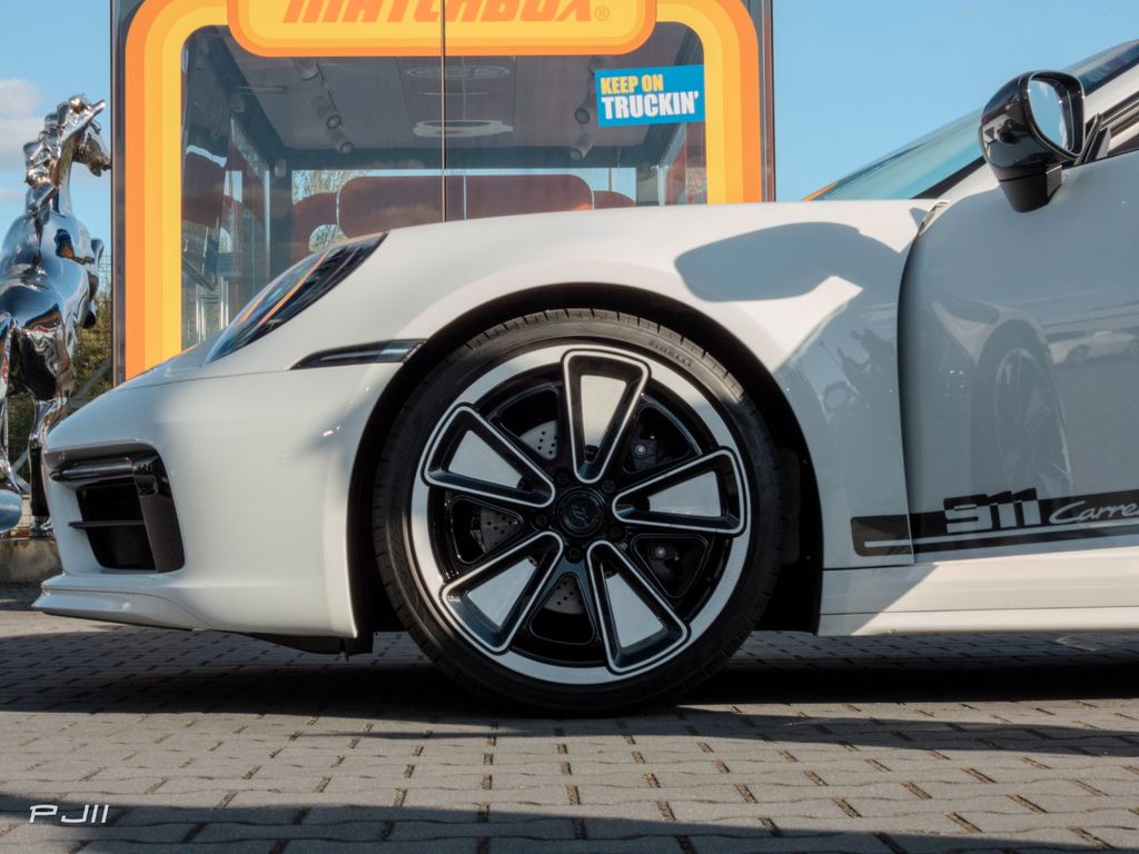 Image of Porsche 992