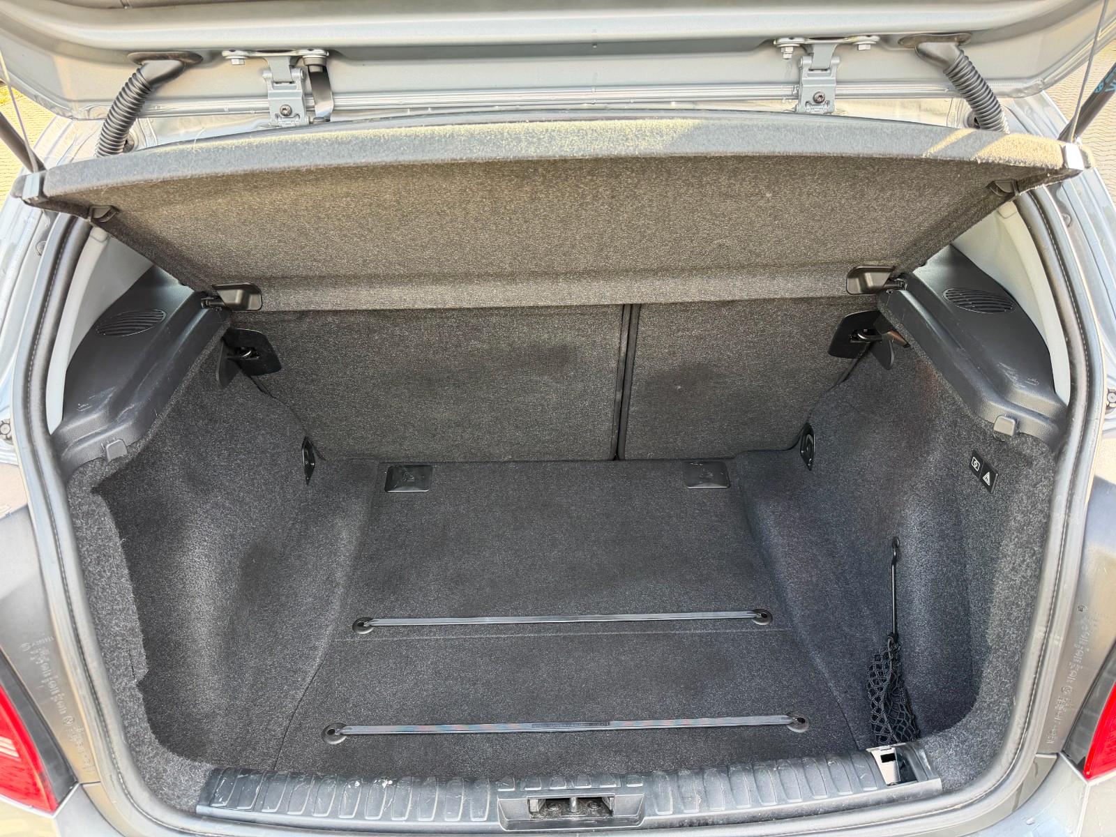 BMW 120 i Limousine*Advantage*PDC*Klimaauto*Tempomat