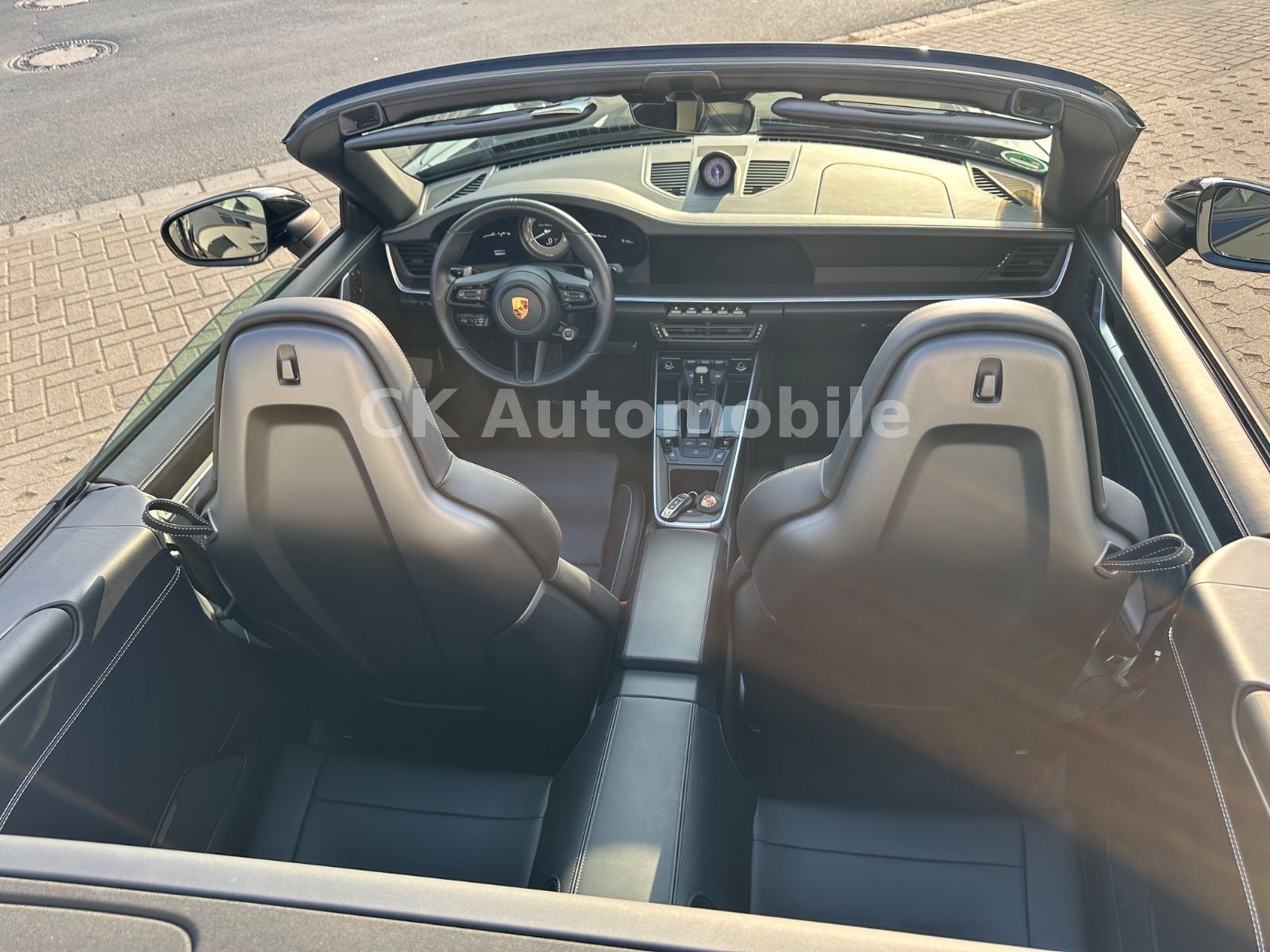 Fahrzeugabbildung Porsche 911 Turbo S Cabriolet Sport-Chrono/360°/ACC/LED