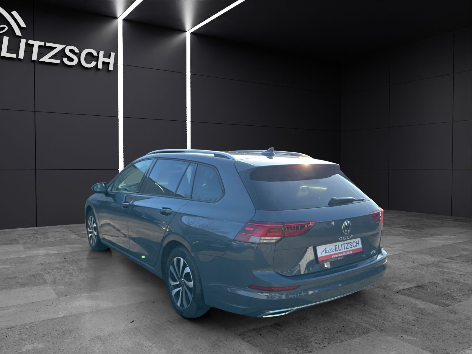 Fahrzeugabbildung Volkswagen Golf VIII Variant eTSI Active DSG LED ACC SH Nav