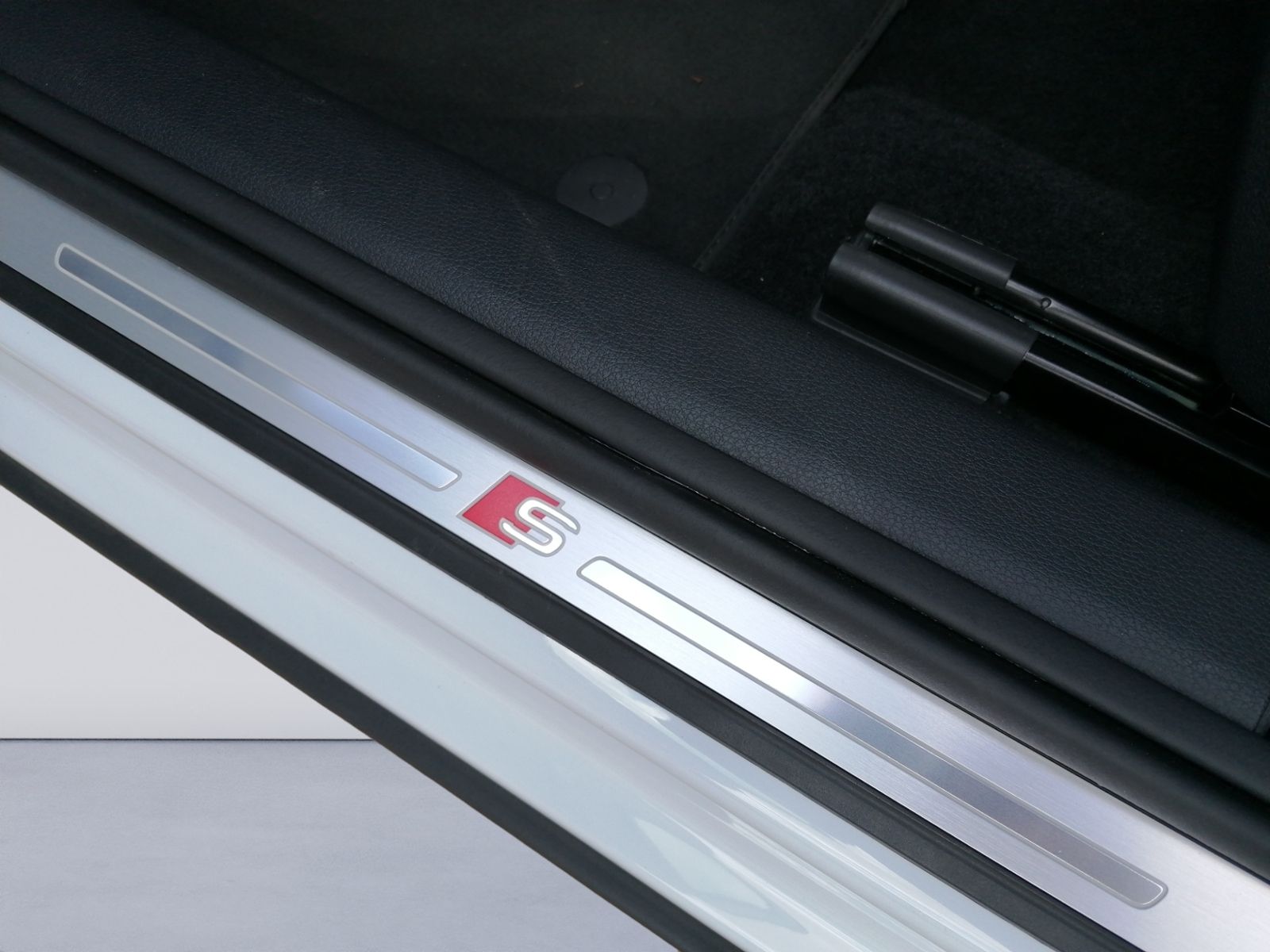 Q2 35 TFSI S tronic S Line LED+NAVI+SHZG+