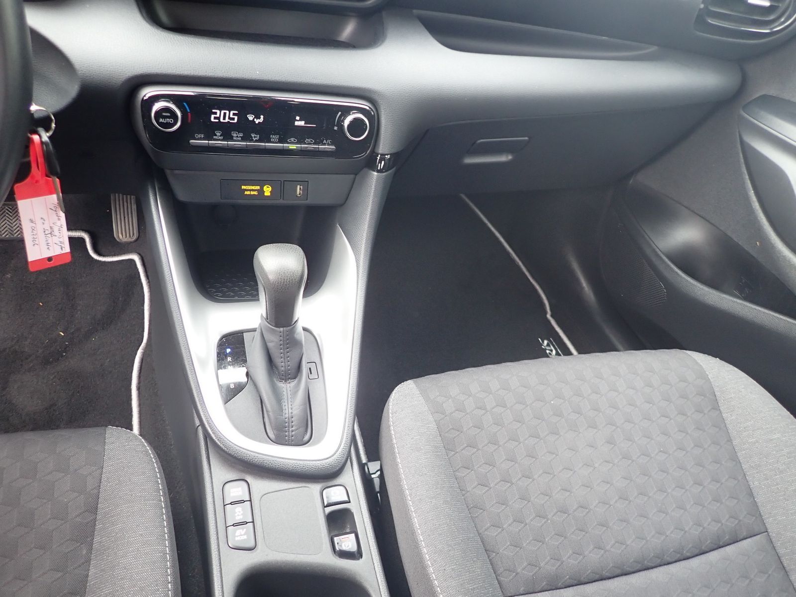 Fahrzeugabbildung Toyota Yaris 1.5 Hybrid Team Deutschland