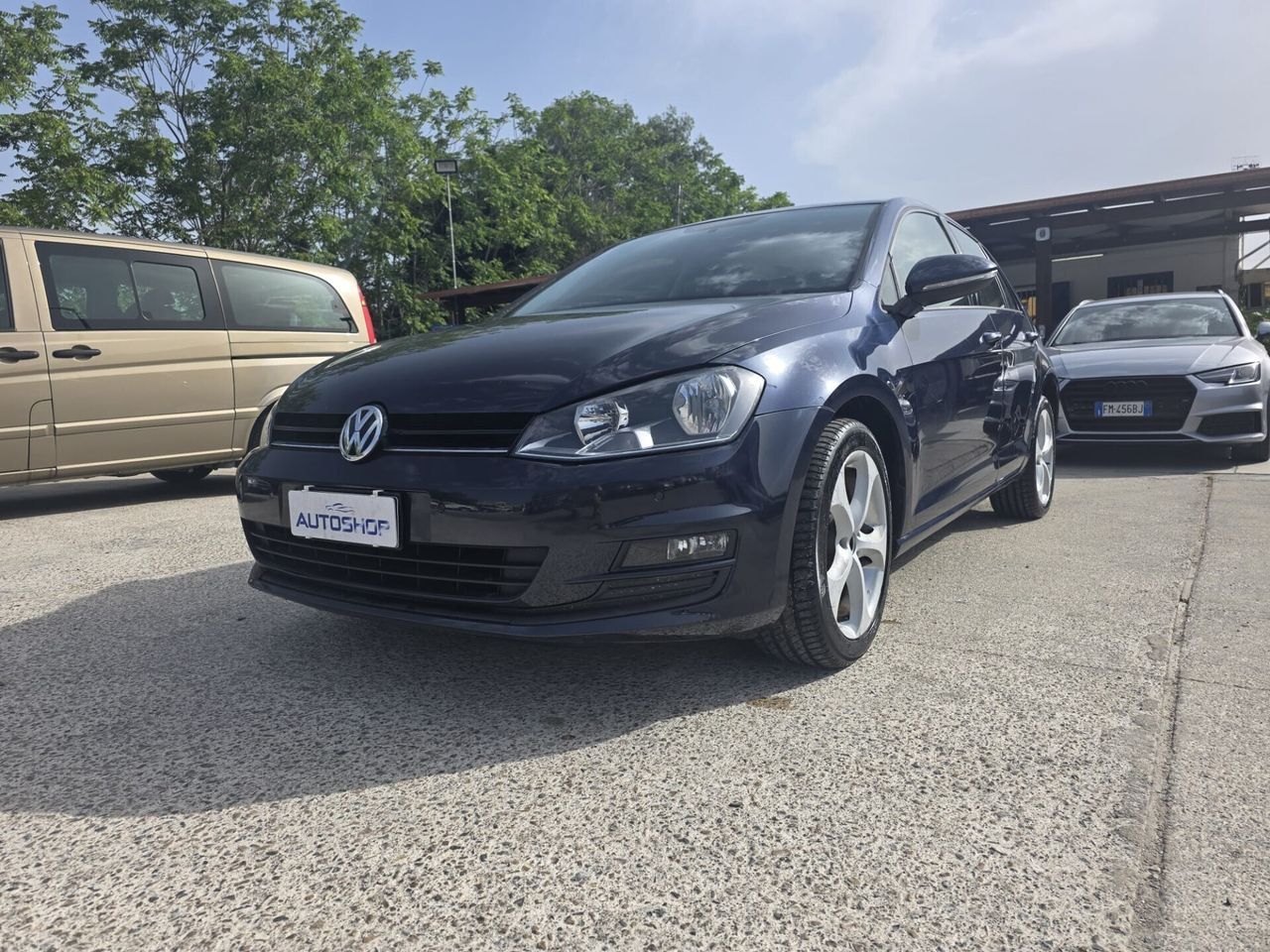 Volkswagen Golf - 1