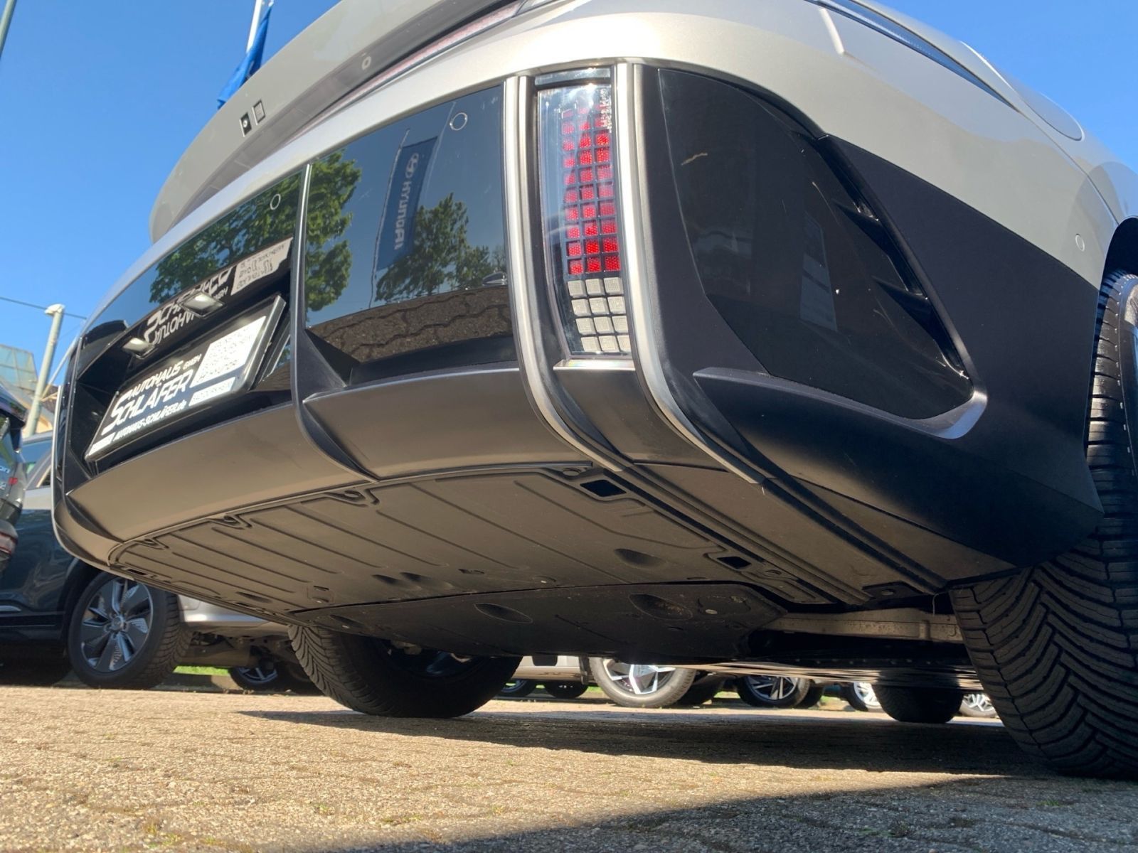 Fahrzeugabbildung Hyundai IONIQ 6 Uniq 77,4 kWh Elektro 4WD