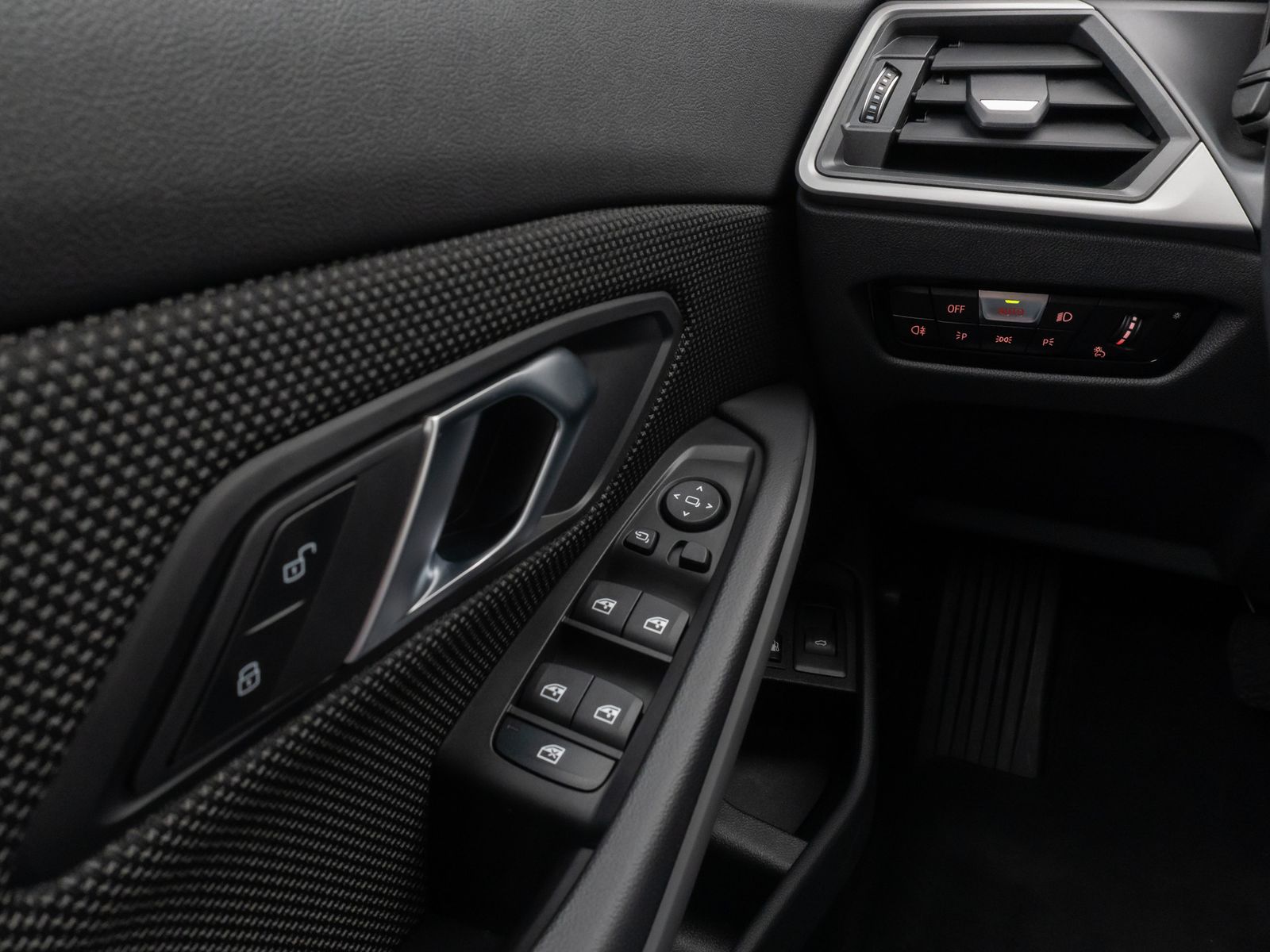 Fahrzeugabbildung BMW 330e DAB CockPit+ Lordos PDC Geschwindigkeitsreg