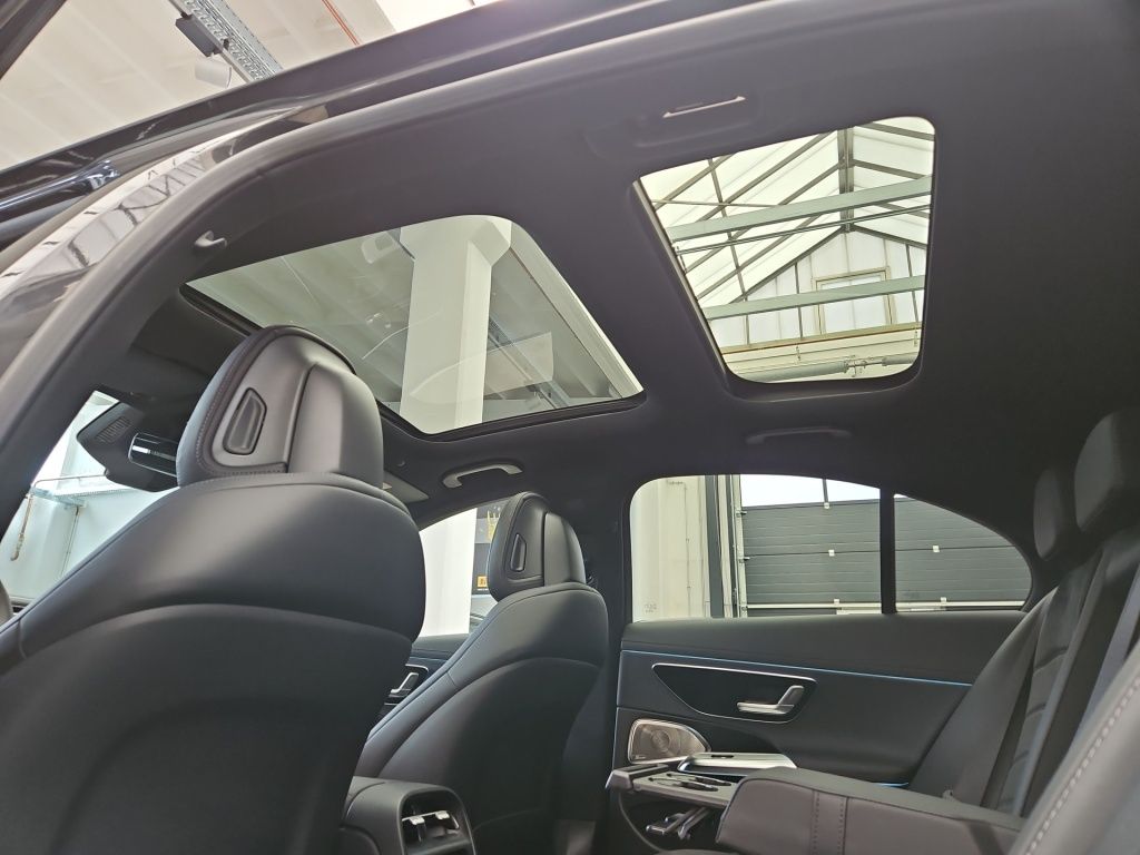 Fahrzeugabbildung Mercedes-Benz E 200 Limousine +AMG+AHK+BURMESTER+DIGITAL+20''-