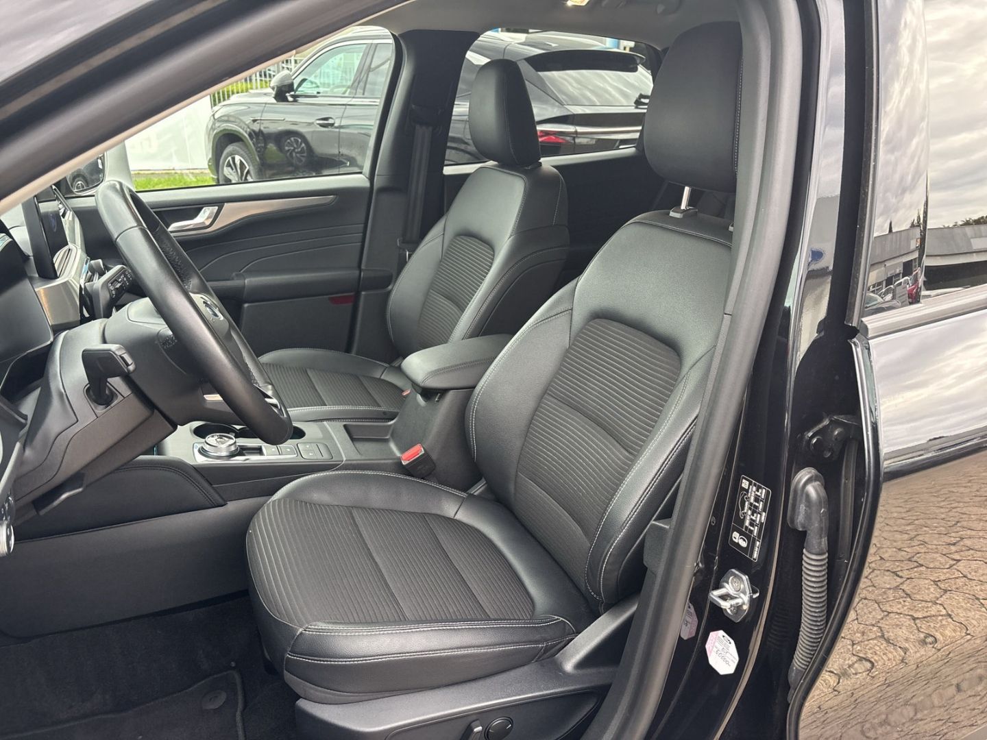 Fahrzeugabbildung Ford Kuga Hybrid Titanium X Navi Digitales Cockpit So