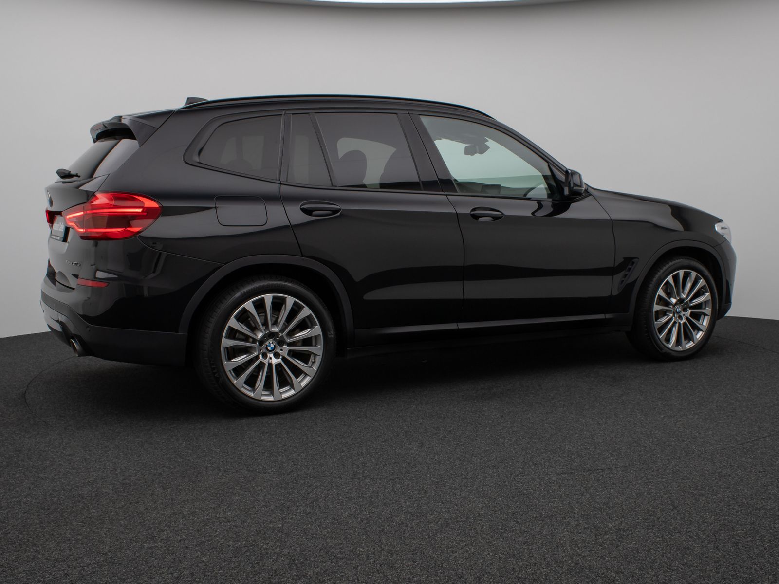 Fahrzeugabbildung BMW X3 xD30e Panorama HUD DAB HiFi Komfort Sport 20"
