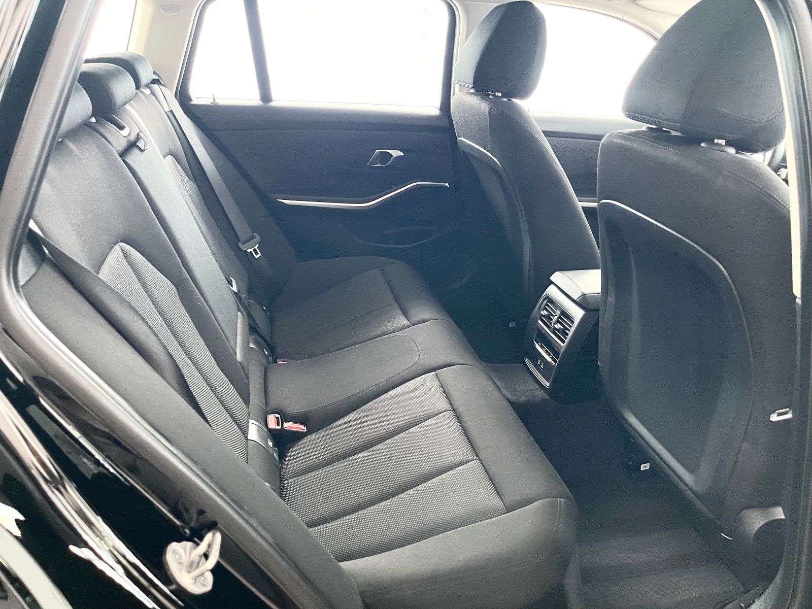 BMW 318i Widescreen KAMERA Driv.Assist. Unfallfrei foto 10